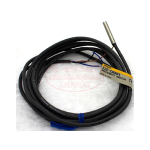 PNP 常开 E2E-CR8B1 三线